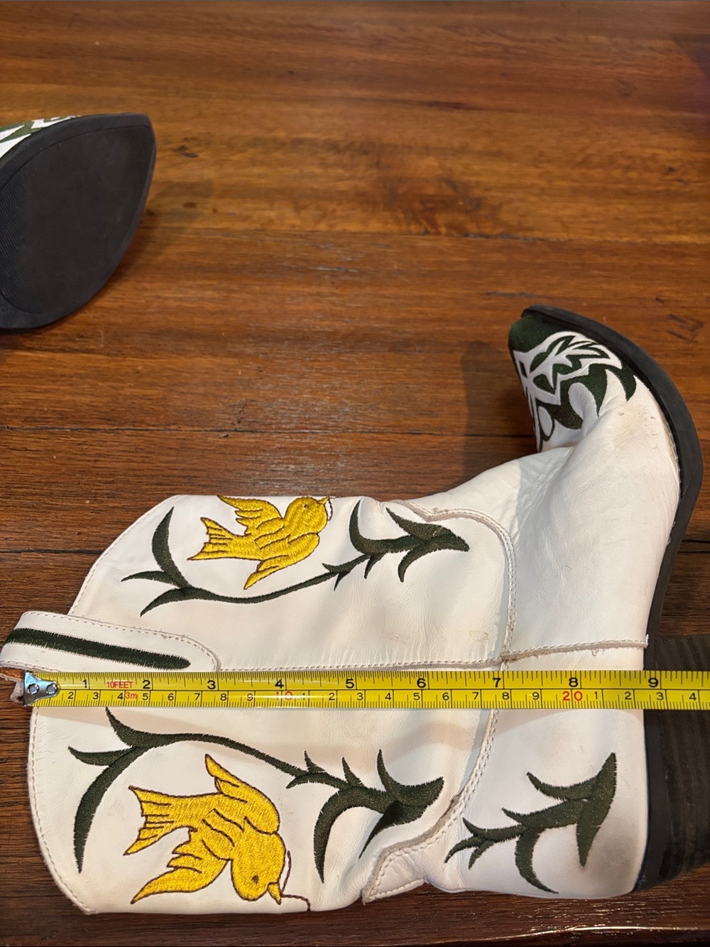 dingo White Leather Cowboy Boots with Yellow Bird Embroidery - Picture 14 of 15